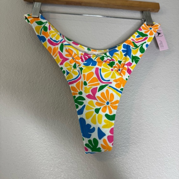 New Wild Fable S (4-6)Colorful Floral Bikini Bottom Low Rise, Ultra High - Picture 5 of 9
